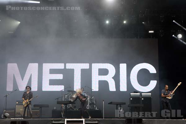 METRIC - 2019-07-20 - PARIS - Hippodrome de Longchamp - Main Stage 2 - Emily Haines - Joules Scott-Key - James Shaw - Joshua Winstead